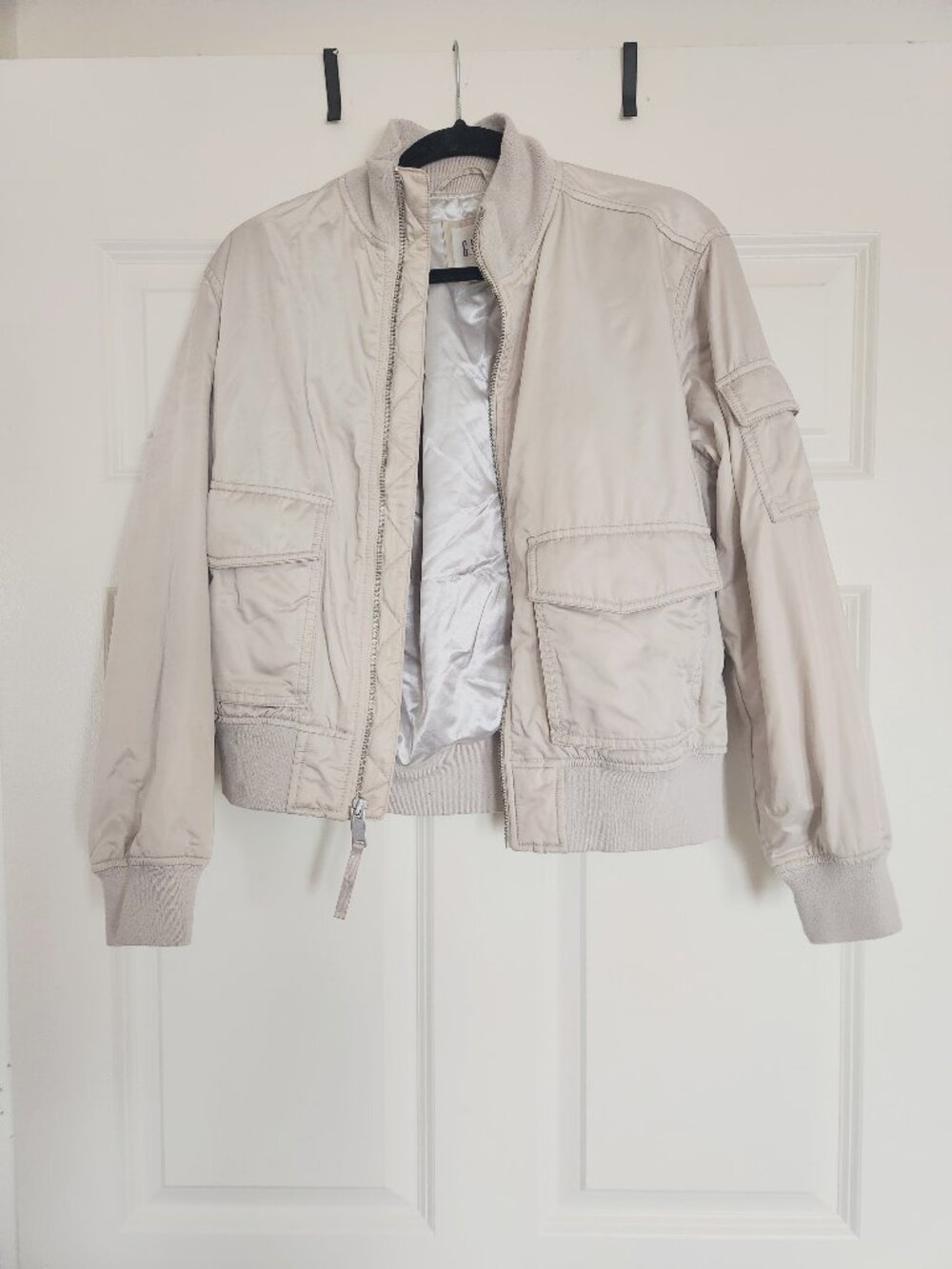 Gap Bomber Jacket White/Beige Women's Size Small with Six Pockets, Zip Up